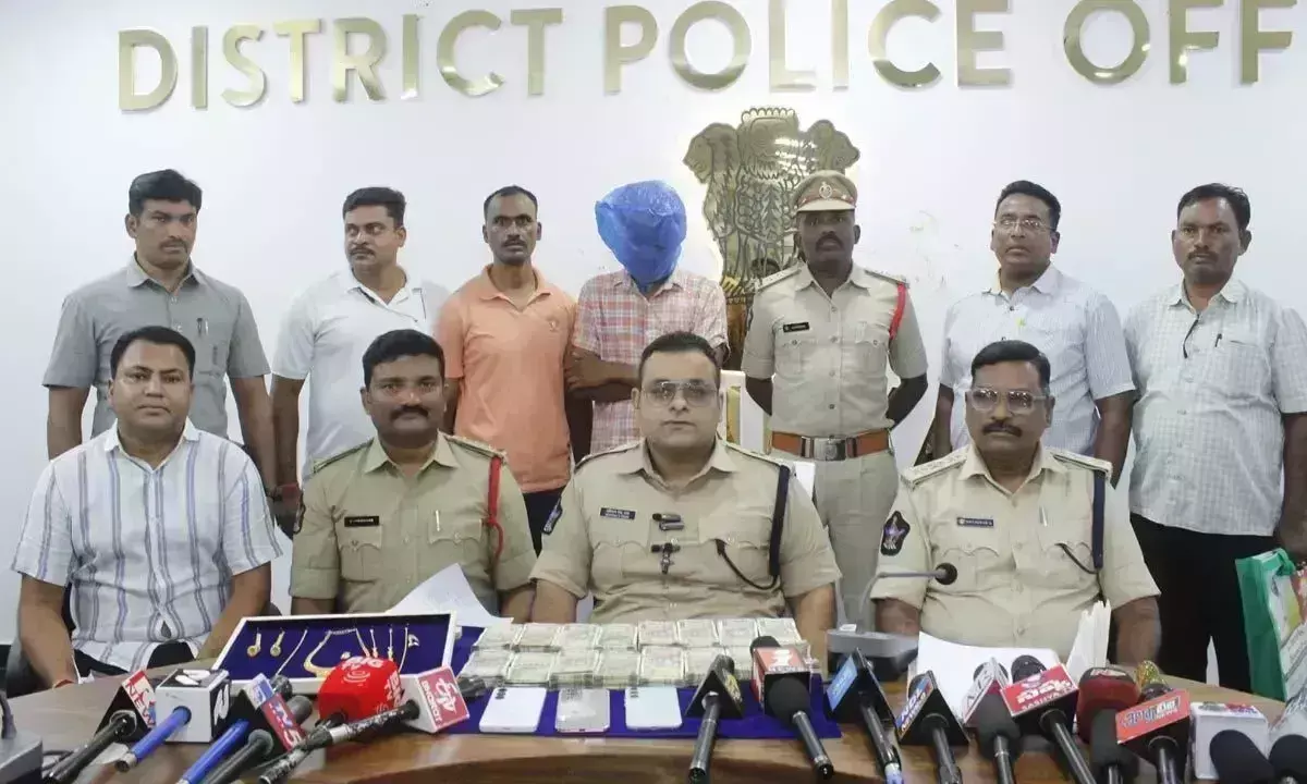 Police ने डकैती के मामले में एक व्यक्ति को गिरफ्तार किया Police ने डकैती के मामले में एक व्यक्ति को गिरफ्तार किया