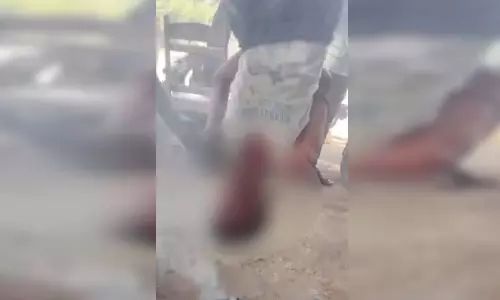 नाबालिग लड़के पर पार की जुल्म की हदें, उल्टा लटकाया सिर के पास गर्म कोयला और मिर्च का धुआं