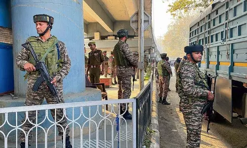 Srinagar के ‘रविवार बाजार’ में आतंकवादियों द्वारा ग्रेनेड फेंकने से 12 लोग घायल
