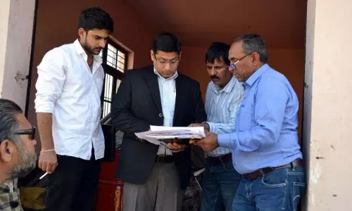 डीसी ने गांव बनवत Gundi-Poonch में जल जीवन मिशन योजना का निरीक्षण किया