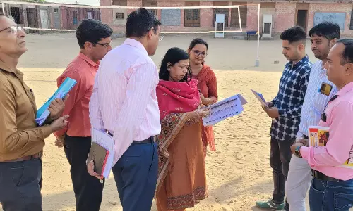 Bikaner: संभागीय आयुक्त और रोल पर्यवेक्षक वंदना सिंघवी ने राजनैतिक दलों के प्रतिनिधियों की ली बैठक Bikaner: संभागीय आयुक्त और रोल पर्यवेक्षक वंदना सिंघवी ने राजनैतिक दलों के प्रतिनिधियों की ली बैठक