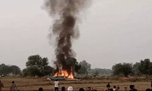 Agra: भारतीय वायुसेना का मिग-29 लड़ाकू विमान दुर्घटनाग्रस्त, वीडियो वायरल Agra: भारतीय वायुसेना का मिग-29 लड़ाकू विमान दुर्घटनाग्रस्त, वीडियो वायरल