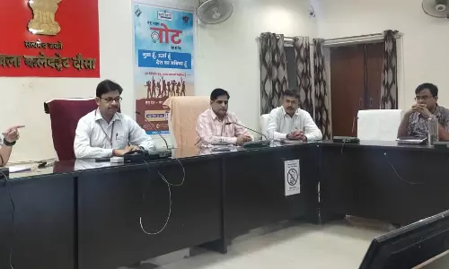 Dausa: विधानसभा उपचुनाव -2024 ईवीएम व वीवीपेट का द्वितीय रेंडमाइजेशन सम्पन्न Dausa: विधानसभा उपचुनाव -2024 ईवीएम व वीवीपेट का द्वितीय रेंडमाइजेशन सम्पन्न