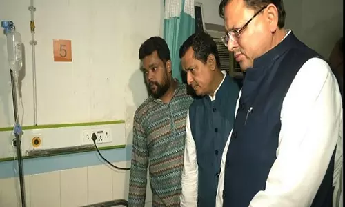 उत्तराखंड बस दुर्घटना: CM Dhami ने राम दत्त जोशी सरकारी अस्पताल में घायलों से मुलाकात की