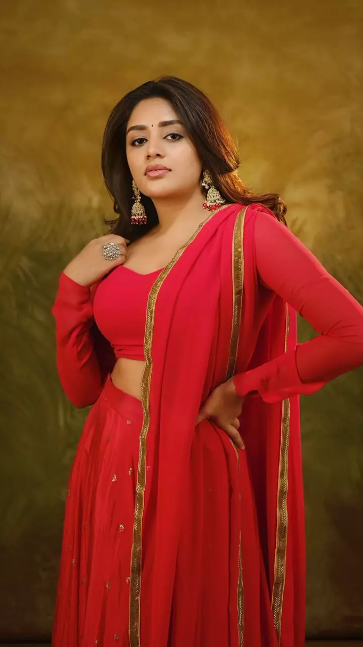 दीपशिखा का सिज़लिंग लुक