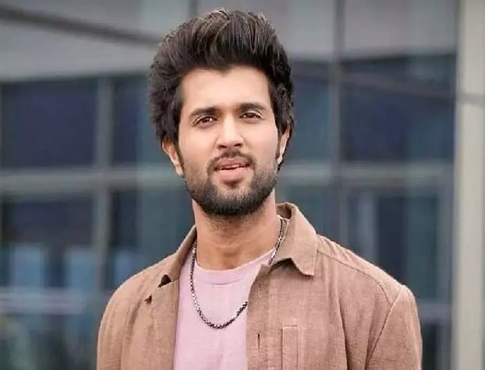 कंधे की चोट के बावजूद Vijay Deverakonda ने VD12 की शूटिंग की