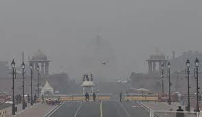 Delhi में AQI पहुंचा 400 के पार, लोगों को सांस लेने में दिक्कत