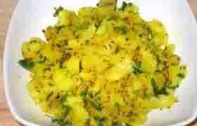 Aloo Ka Bharta Recipe: बैंगन की जगह बनाएं आलू का भरता