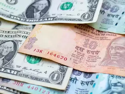 Dollar के मुकाबले रुपया रिकॉर्ड निचले स्तर पर पहुंच गया