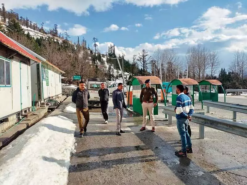 Rohtang दर्रे की ओर 15 जनवरी तक वाहनों की आवाजाही प्रतिबंधित