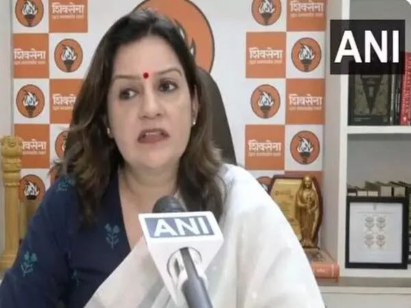 Priyanka Chaturvedi ने सुनील राउत की बल्ली का बकरा टिप्पणी पर निशाना साधा