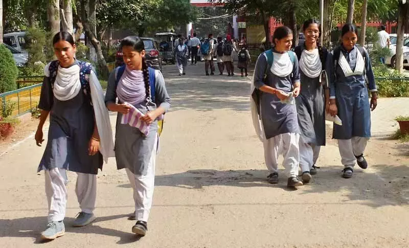 School का समय बदला, डबल शिफ्ट स्टाफ 8 घंटे तक रहेगा