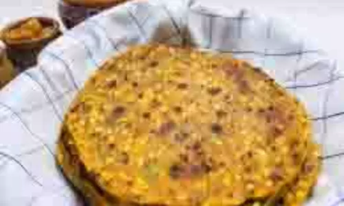 Dal Paratha Recipe: बची हुई दाल से बनाएं स्पेशल चटपटे पराठे Dal Paratha Recipe: बची हुई दाल से बनाएं स्पेशल चटपटे पराठे