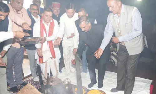 Himachal: मुख्यमंत्री ने दियोटसिद्ध मंदिर में पूजा-अर्चना की Himachal: मुख्यमंत्री ने दियोटसिद्ध मंदिर में पूजा-अर्चना की
