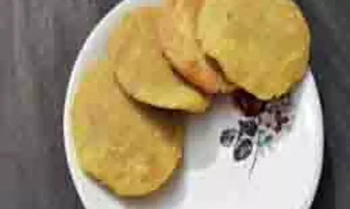 Recipe: डिनर में खाना चाहते हैं कुछ अलग, ट्राई करें आलू से बनी पूरी