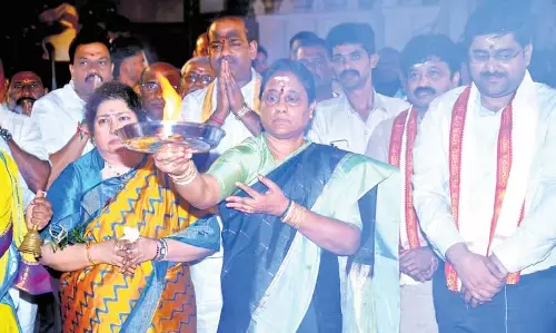 Minister Konda Surekha: ब्रह्मोत्सवम तक पूरा होगा यदाद्रि गोपुरम सोना चढ़ाना