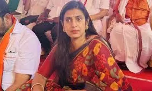 तेलुगु लोगों पर टिप्पणी के कारण कस्तूरी मुश्किल में