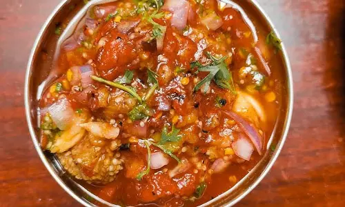 Mushroom और बैंगन टावर टमाटर चटनी रेसिपी के साथ