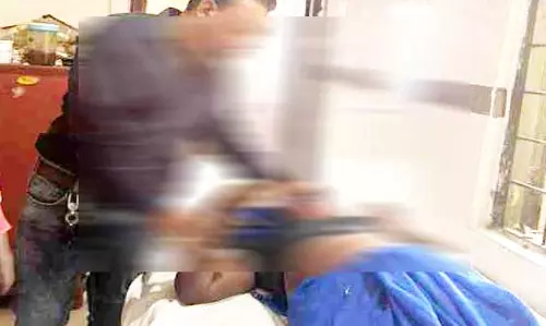 कुकर ब्लास्ट होने से स्कूल में मचा हड़कंप, महिला रसोइया झुलसी