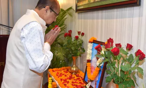 राज्यपाल डेका ने भारत रत्न डॉ. भूपेन हजारिका की पुण्यतिथि पर किया नमन
