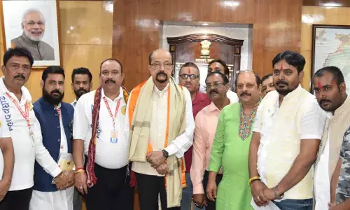 राज्यपाल डेका को छठ महापर्व में शामिल होने के लिए न्यौता