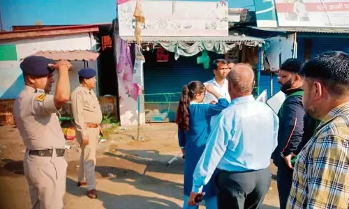 PWD ने जवाली में 16 दुकानों पर कब्जा लिया PWD ने जवाली में 16 दुकानों पर कब्जा लिया