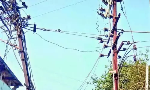 Andhra Pradesh: उंद्रजावरम में चार युवकों की बिजली से मौत Andhra Pradesh: उंद्रजावरम में चार युवकों की बिजली से मौत
