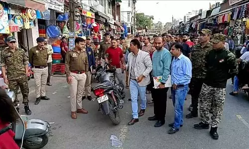 Chamba में सड़क अतिक्रमण पर नगर निगम की कार्रवाई Chamba में सड़क अतिक्रमण पर नगर निगम की कार्रवाई