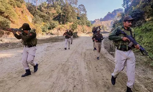 CRPF बंकर पर हमले के एक दिन बाद श्रीनगर में सुरक्षा बढ़ा दी