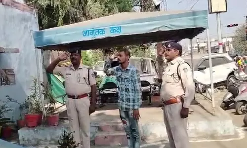 फैजान ने दूसरी बार हाईकोर्ट के आदेश पर दी तिरंगे को सलामी, कहा- हम हिंदुस्तानी थे, हैं और रहेंगे फैजान ने दूसरी बार हाईकोर्ट के आदेश पर दी तिरंगे को सलामी, कहा- हम हिंदुस्तानी थे, हैं और रहेंगे