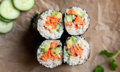 Spicy सैल्मन सुशी रोल रेसिपी