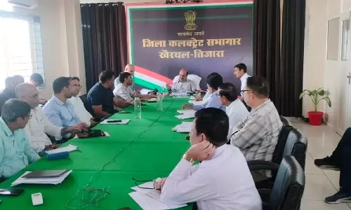 Khairthal Tijara: जिला कलेक्टर ने ली डीएचएस की बैठक