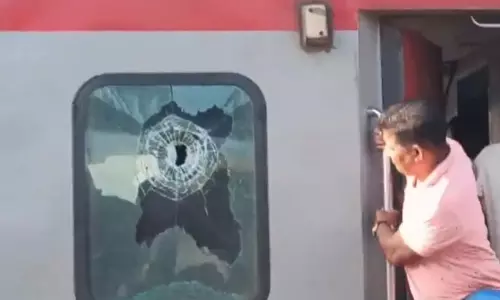 पुरी-आनंद विहार नंदनकानन एक्सप्रेस ट्रेन पर गोलीबारी