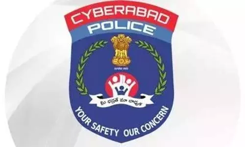 Cyber पुलिस ने वरिष्ठ नागरिक को धोखा देने के आरोप में जालसाज को गिरफ्तार किया