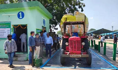 Adilabad: कपास की खरीद में देरी से किसान चिंतित