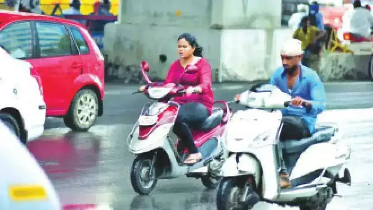 Telangana: ट्रैफिक पुलिस ने बदमाश चालकों पर लगाम कसी Telangana: ट्रैफिक पुलिस ने बदमाश चालकों पर लगाम कसी