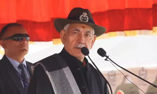 LG Sinha: राज्य का दर्जा बहाल होना उतना ही निश्चित है जितना पूर्व में सूरज उगना LG Sinha: राज्य का दर्जा बहाल होना उतना ही निश्चित है जितना पूर्व में सूरज उगना