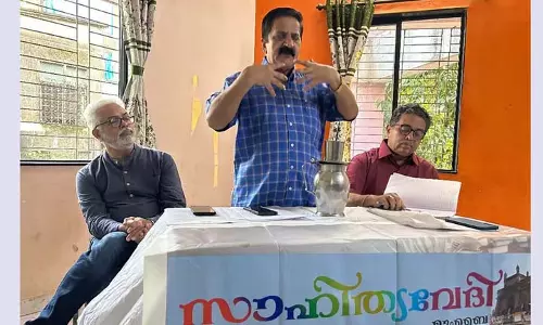 मुंबई के लेखकों की रचनाएँ शहरी जीवन पर आधारित होती जा रही: M. Rajeev मुंबई के लेखकों की रचनाएँ शहरी जीवन पर आधारित होती जा रही: M. Rajeev