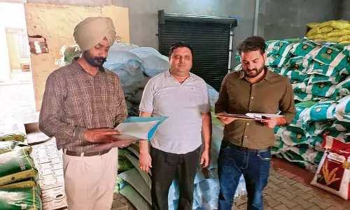 Black marketing रोकने के लिए जिला टीम ने किया उर्वरक दुकानों का निरीक्षण Black marketing रोकने के लिए जिला टीम ने किया उर्वरक दुकानों का निरीक्षण