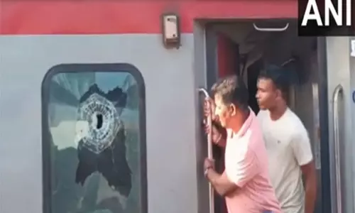 Odisha: पुरी-आनंद विहार नंदनकानन एक्सप्रेस ट्रेन पर गोलीबारी, कोई हताहत नहीं Odisha: पुरी-आनंद विहार नंदनकानन एक्सप्रेस ट्रेन पर गोलीबारी, कोई हताहत नहीं