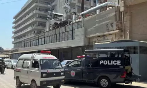 Karachi: पाकिस्तानी गार्ड ने 2 चीनी नागरिकों को गोली मारी