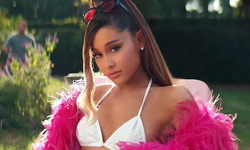 Ariana Grande ने विकेड में अपनी भूमिका को लेकर फैंस की आलोचना को स्वीकार किया Ariana Grande ने विकेड में अपनी भूमिका को लेकर फैंस की आलोचना को स्वीकार किया