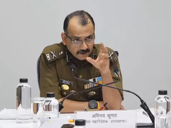 DGP ने अपराध, कानून व्यवस्था, यातायात प्रबंधन पर चर्चा के लिए अधिकारियों के साथ बैठक की