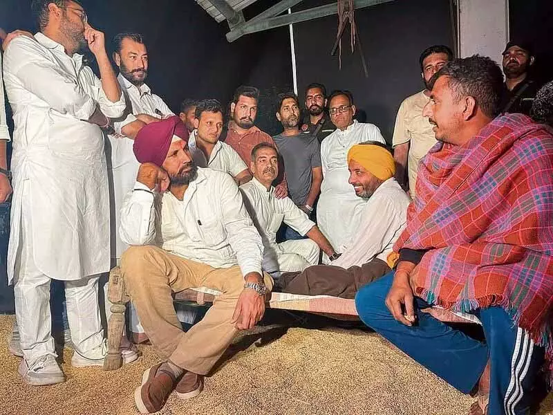 Amarinder Singh राजा वड़िंग ने गिद्दड़बाहा अनाज मंडी में बिताई रात