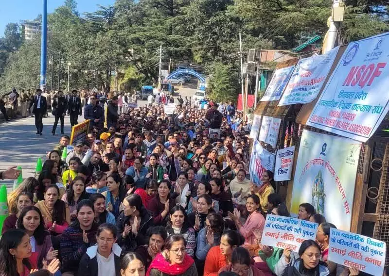 Himachal: शिक्षा मंत्री ने व्यावसायिक शिक्षकों से हड़ताल समाप्त करने का आग्रह किया