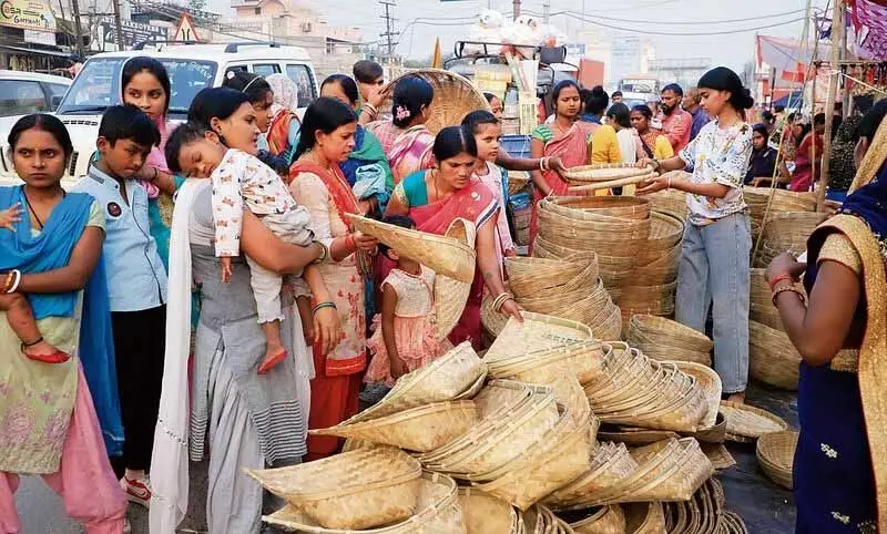 Chhath Puja आज से शुरू, बाजारों में उमड़ी श्रद्धालुओं की भीड़