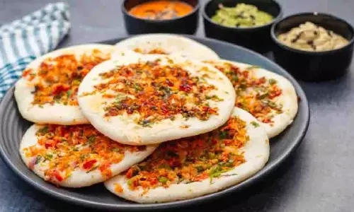 Makhana Uttapam Recipe: नाश्ते में बनाएं मखाना उत्तपम, जानें रेसिपी