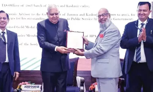 Vice President Dhankhar ने जे ए खान को पॉल एच एप्पलबी पुरस्कार प्रदान किया