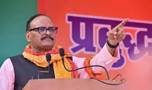 कांग्रेस हो या सपा, पार्टी की कुर्सी परिवार के लोग ही संभालेंगे : ब्रजेश पाठक कांग्रेस हो या सपा, पार्टी की कुर्सी परिवार के लोग ही संभालेंगे : ब्रजेश पाठक