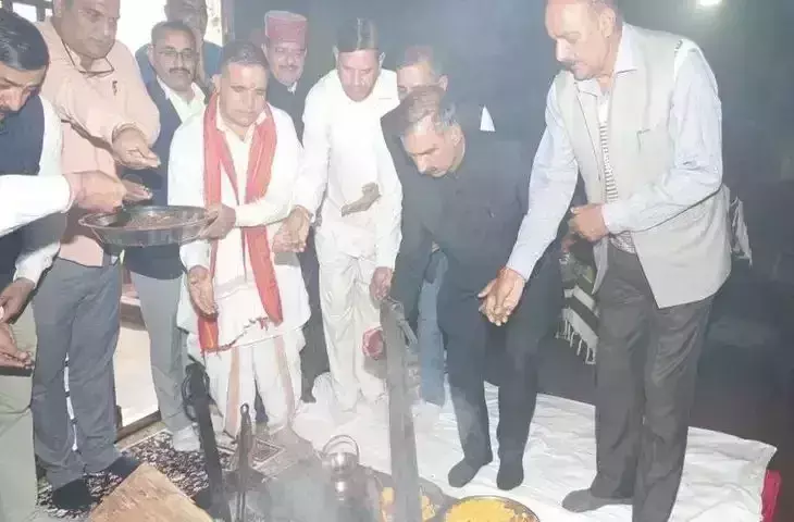 Manali: मुख्यमंत्री सुक्खू ने दियोटसिद्ध मंदिर में पूजा-अर्चना की Manali: मुख्यमंत्री सुक्खू ने दियोटसिद्ध मंदिर में पूजा-अर्चना की